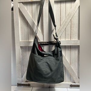 Baggallini Charcoal and Fuchsia Tote with small wristlet